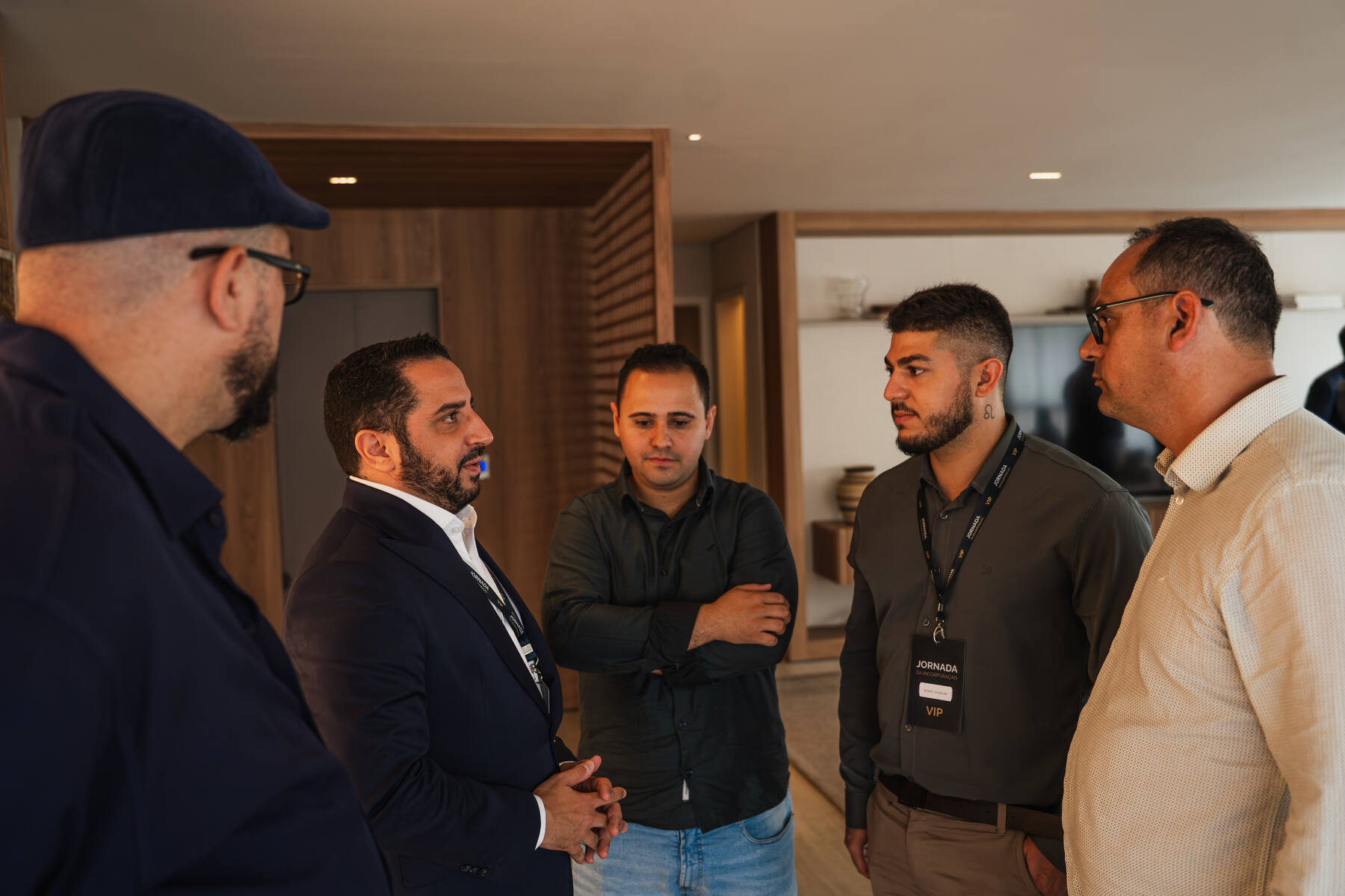 Participantes da Jornada em conversa durante visita técnica